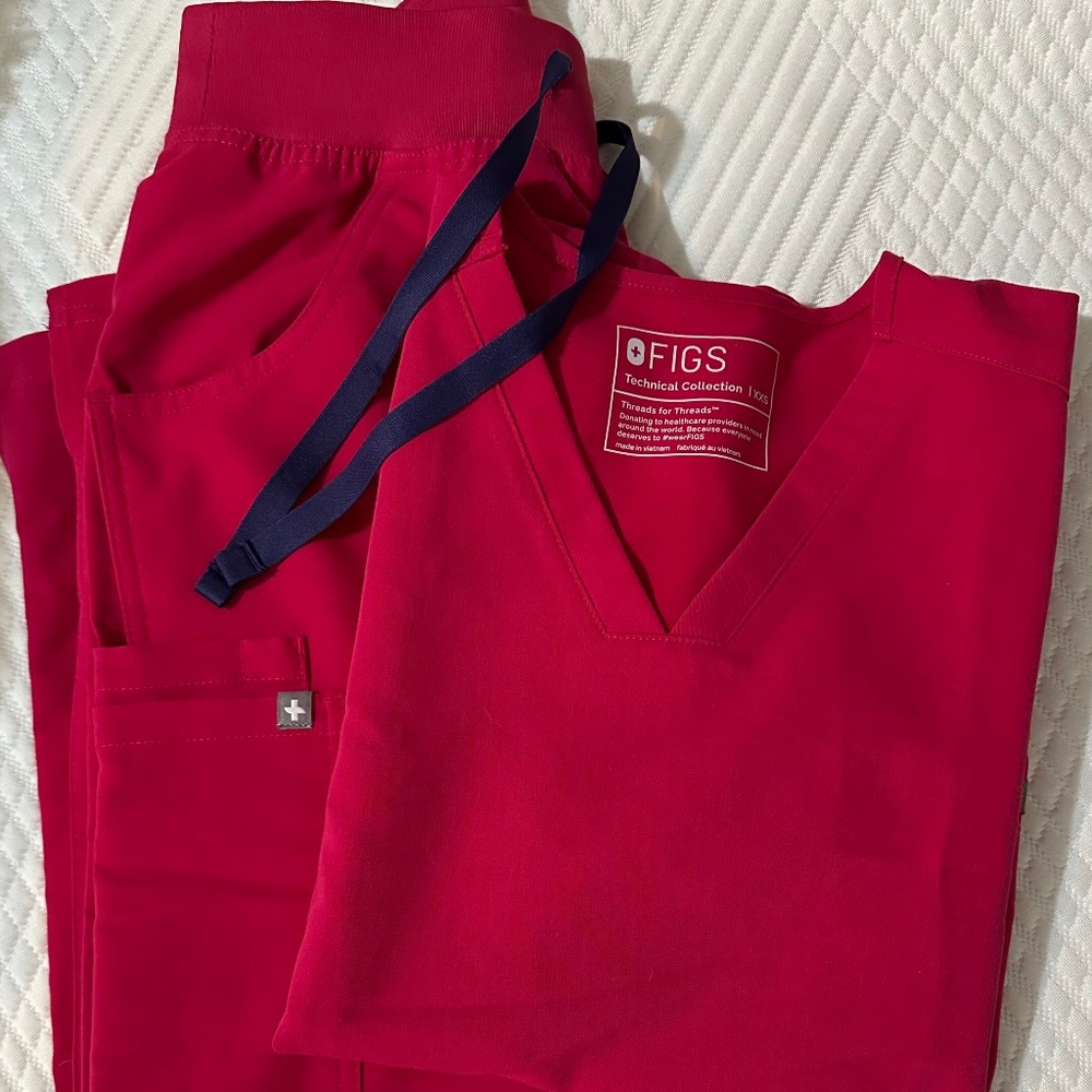 Figs Women's Red Scrub Set